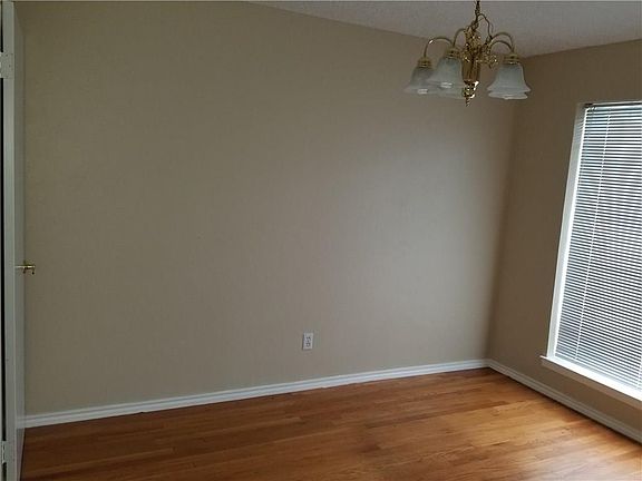 5th image of 1715 Lakewood Blvd