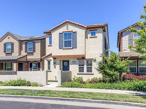 4th image of 3057 Village Center Dr