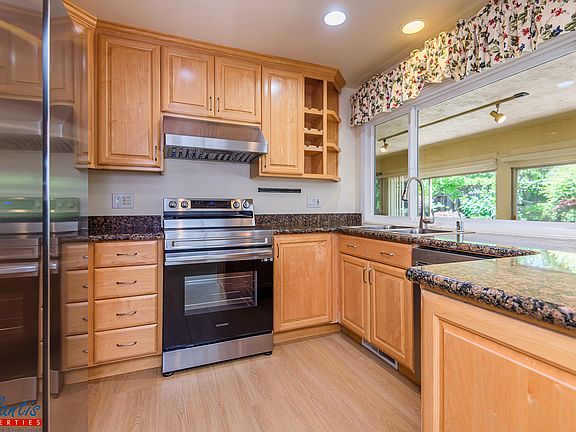 5th image of 769 Palm Ct