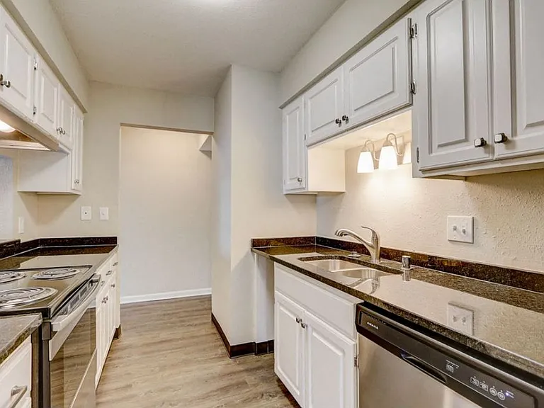 Lake Country Village Apartments — Photo 8
