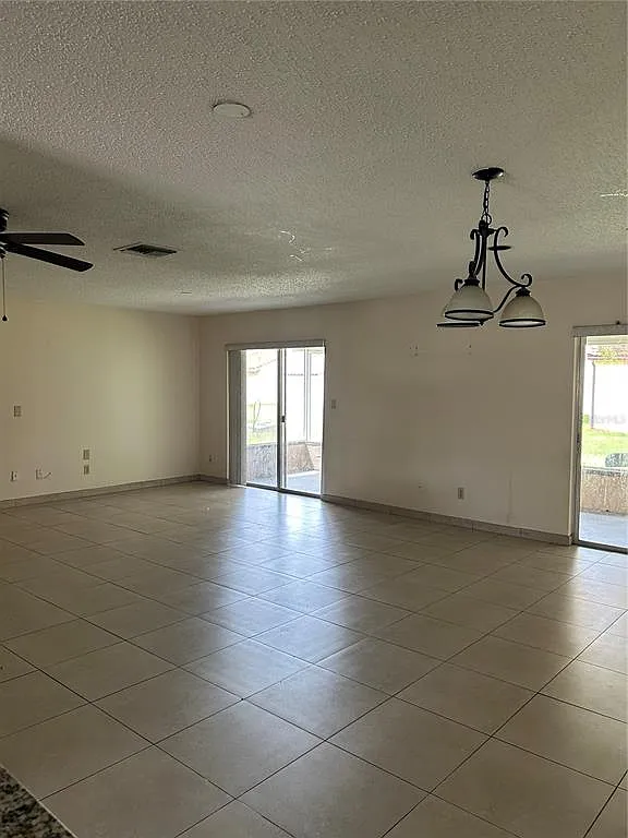 3 bed, 2.0 bath, 1554 sqft, $2,300 — Photo 4