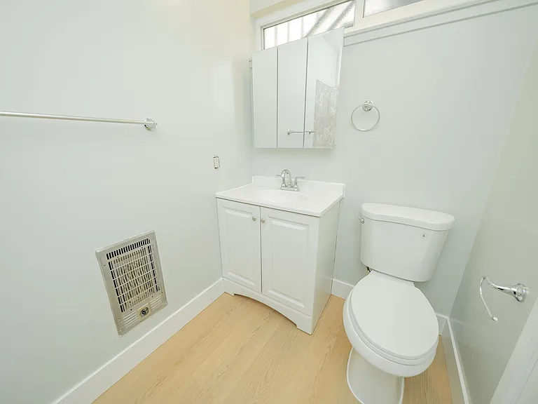 650 Vernon Street — Photo 9
