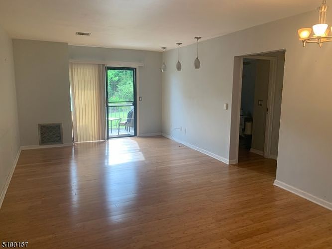 1st image of 221 Ringwood Ave #9