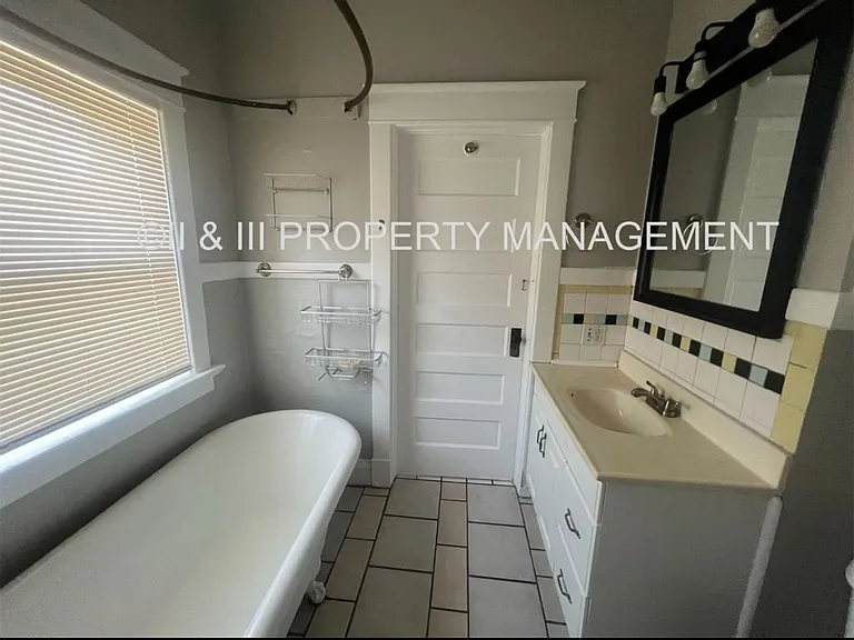 221 W 37th St #1W — Photo 7