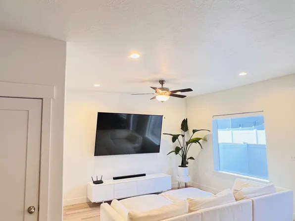 7223 N Hidden Loop Rd, Eagle Mountain, UT 84005