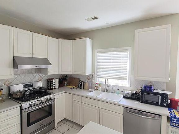 4th image of 929 New Mill Dr