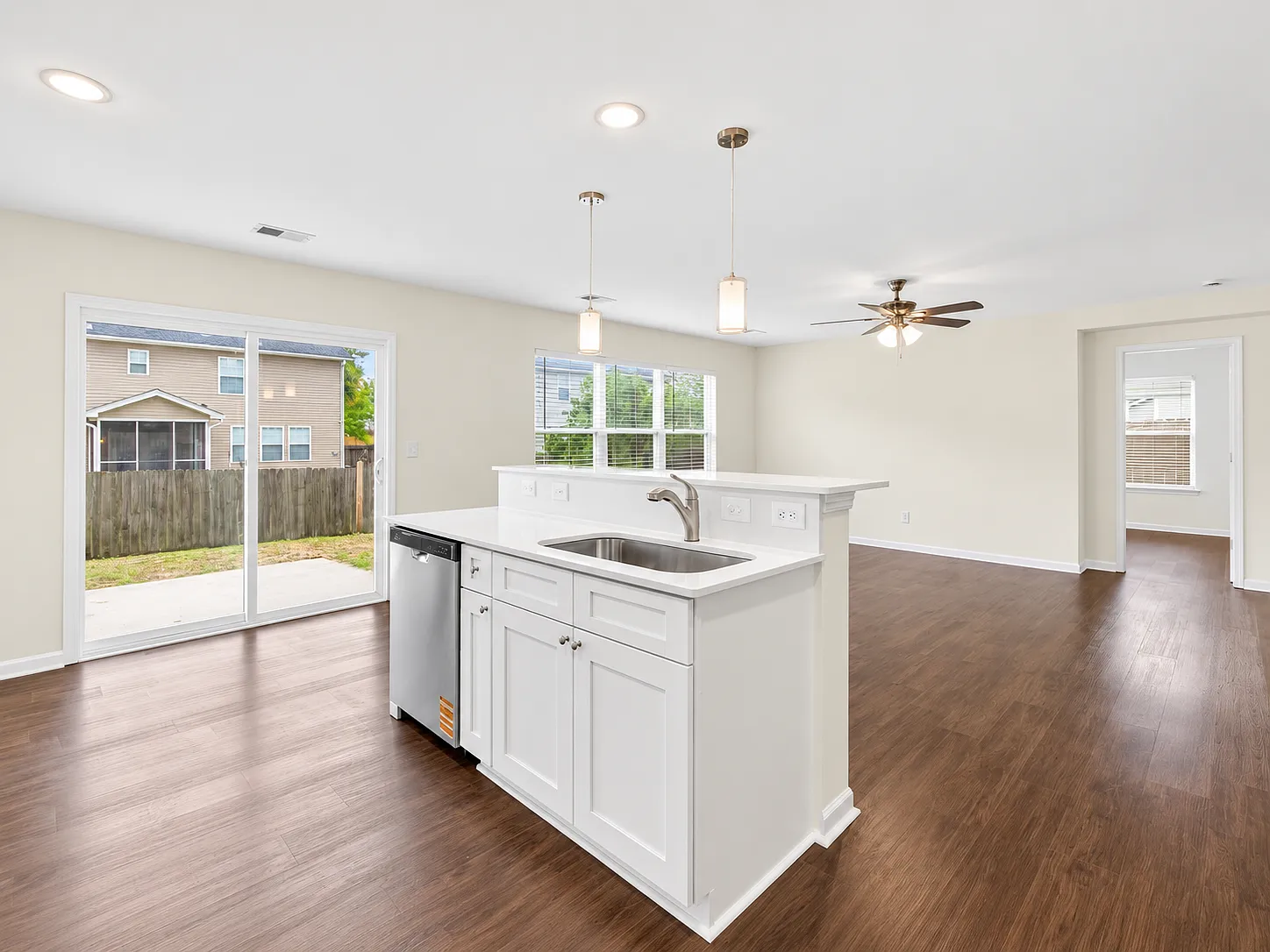 6 bed, 3.5 bath, 3045 sqft, $700 — Photo 4
