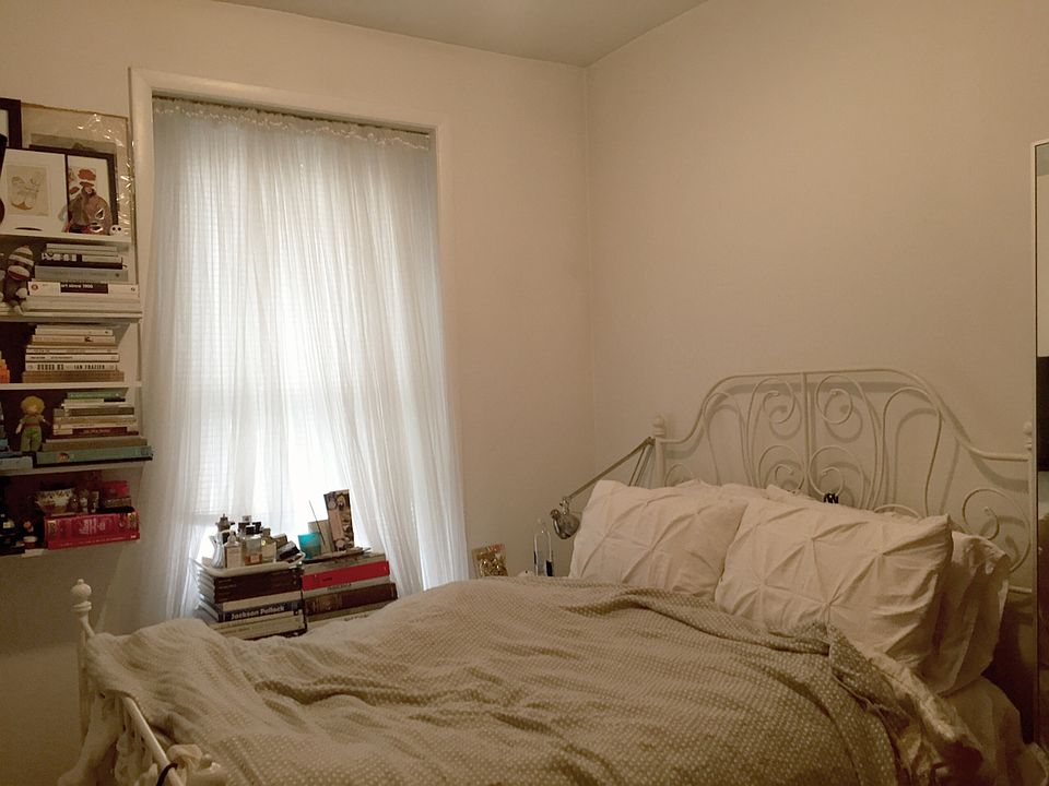 2nd image of 34 Carmine St APT 4
