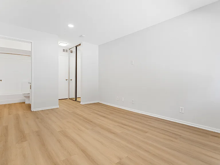 1626 Malcolm Ave — Photo 7