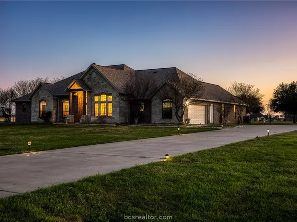 3333 Vaquero Dr, Bryan, TX 77808
