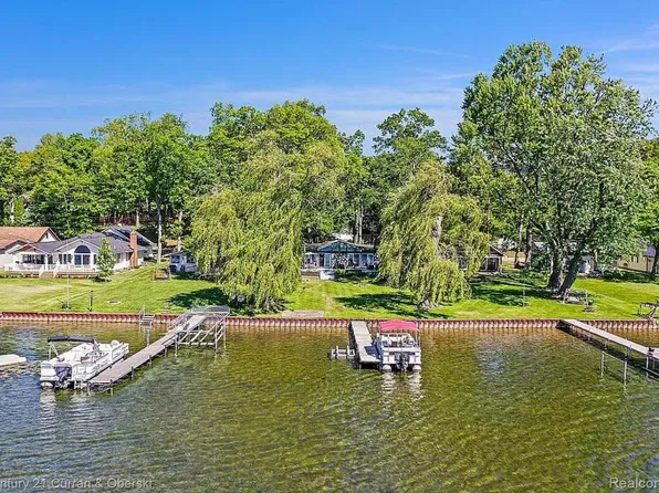 2662 Vineyard Ln, Brooklyn, MI 49230