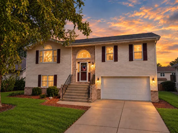 1602 Krame Dr, Crown Point, IN 46307