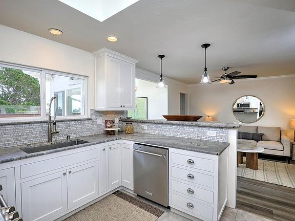 5th image of 648 Surf View Dr