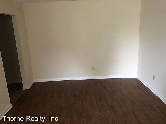 3rd image of 400 E Northern Blvd APT 3