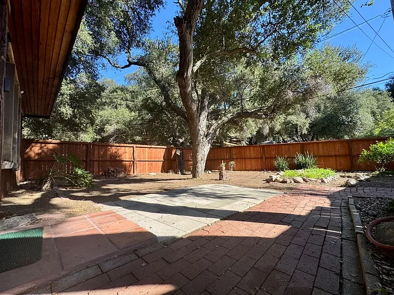 1619 Oak Dr — Photo 3