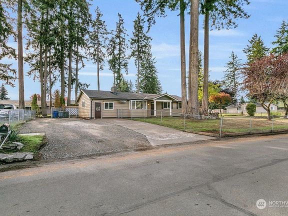 3rd image of 19429 aurora Drive E