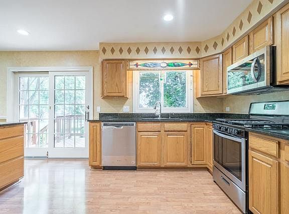 4th image of 30 W Monterey Ave