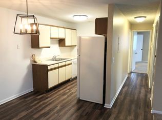 5450 S 77th St APT 12, Ralston, NE 68127