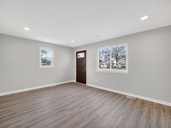 4th image of 2343 E Grand Ave