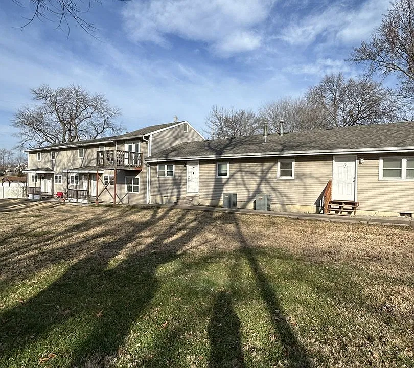 1116 S Elm St