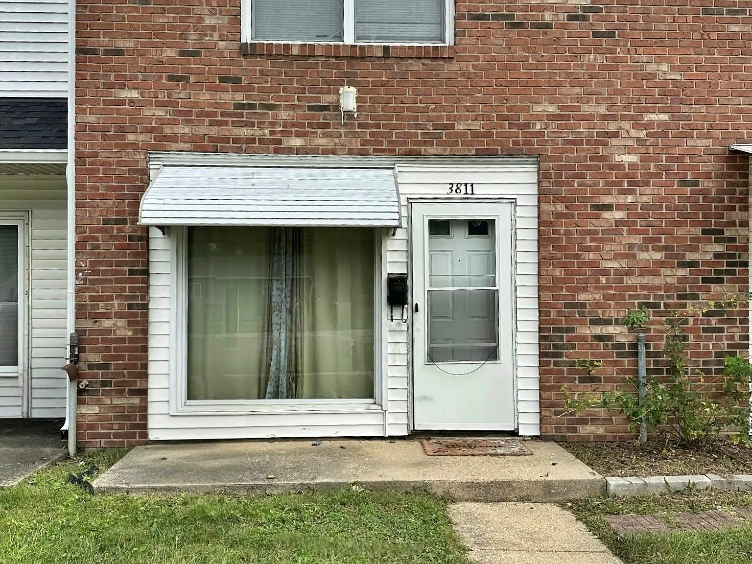 2 bed, 1.0 bath, 992 sqft, $1,095 — Photo 2