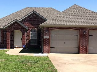 1698 N Hazeltine Dr, Fayetteville, AR 72704