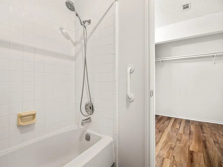 1202 Thorpe Ln #612 — Photo 16