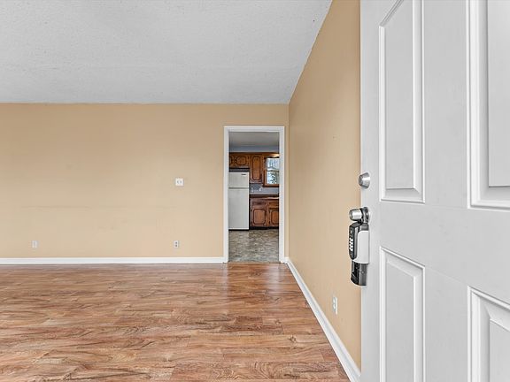 3rd image of 511 Jewel Dr