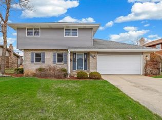 8948 Linden Dr, Tinley Park, IL 60487