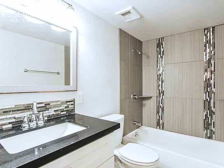 The Madrid Courtyard Apartments — Photo 18