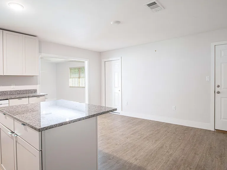 2417 Collins Blvd — Photo 5
