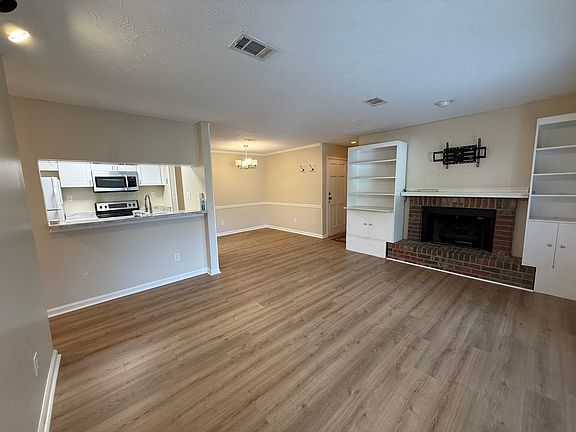 4th image of 1005 McClelen Way