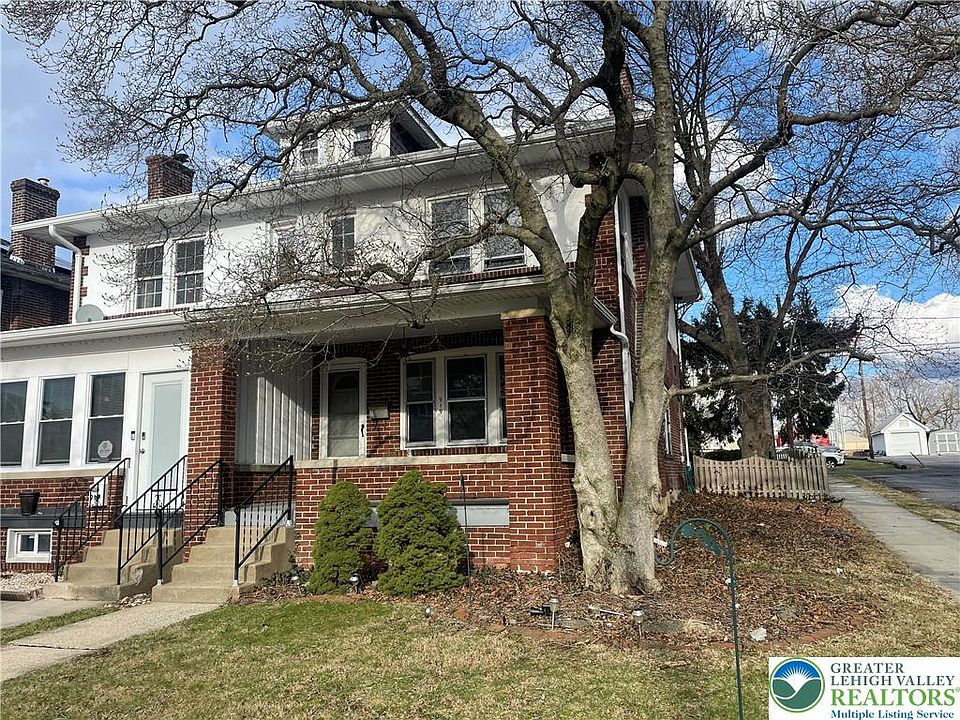 1st image of 919 S Poplar St