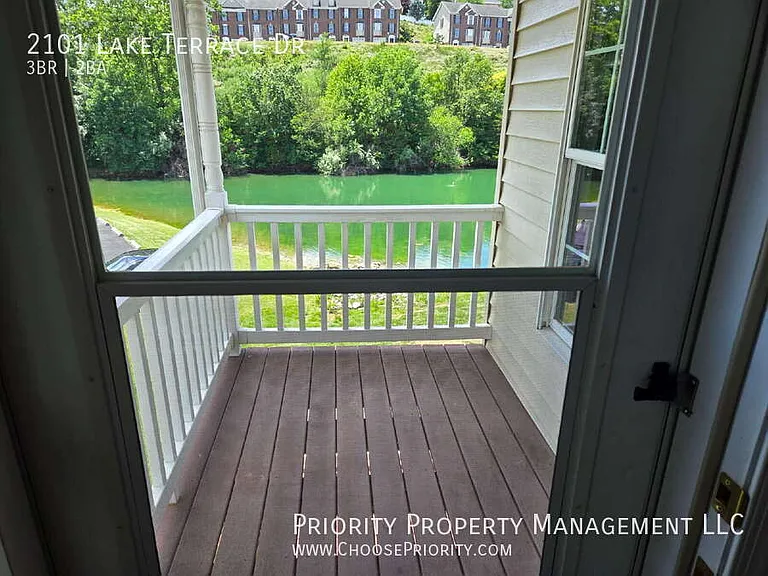 2101 Lake Terrace Dr — Photo 12
