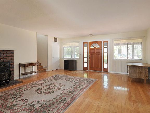 4th image of 475 W Sunnyoaks Ave