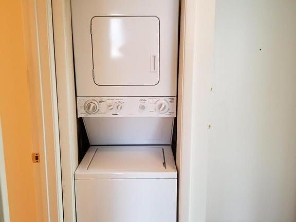 4th image of 1935 Gardiner Ln APT B32