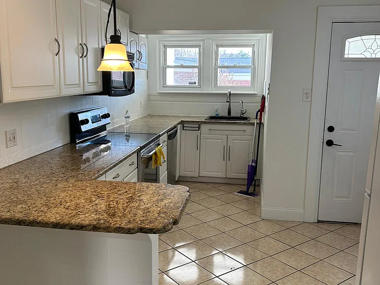 1744 W Union St — Photo 5