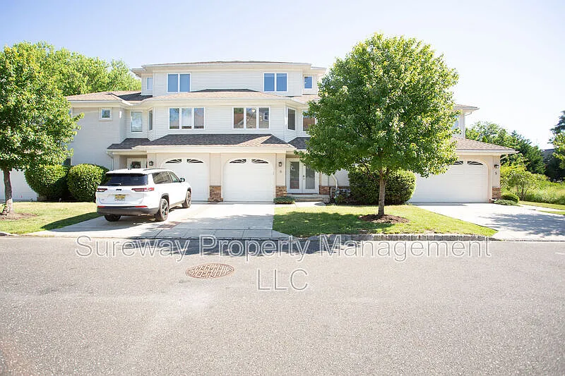 3 bed, 2.0 bath, 1753 sqft, $3,100 — Photo 1