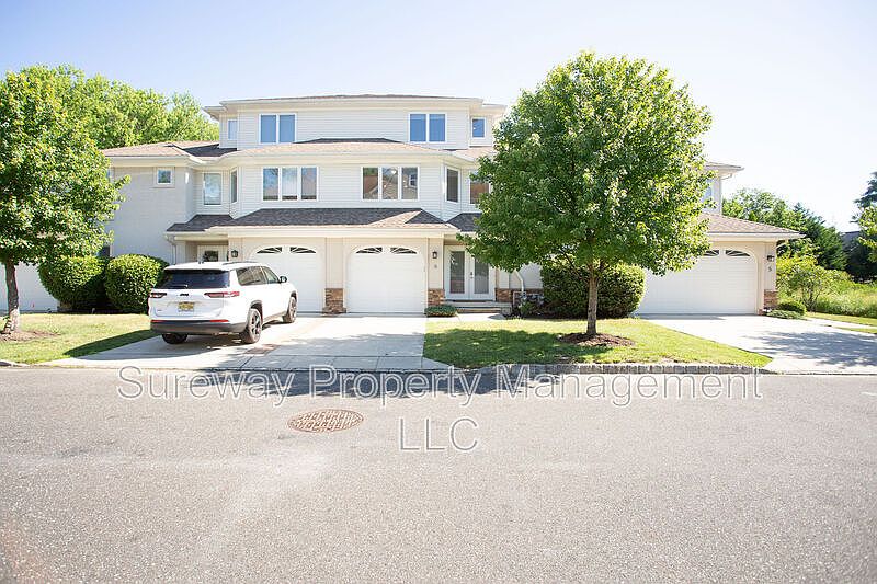 1st image of 6 Regency Ct