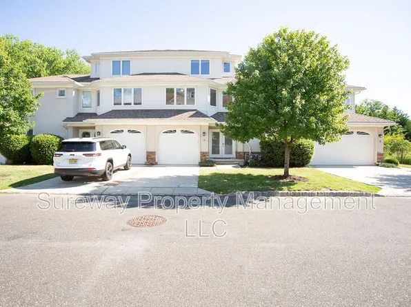 6 Regency Ct, Cherry Hill, NJ 08002