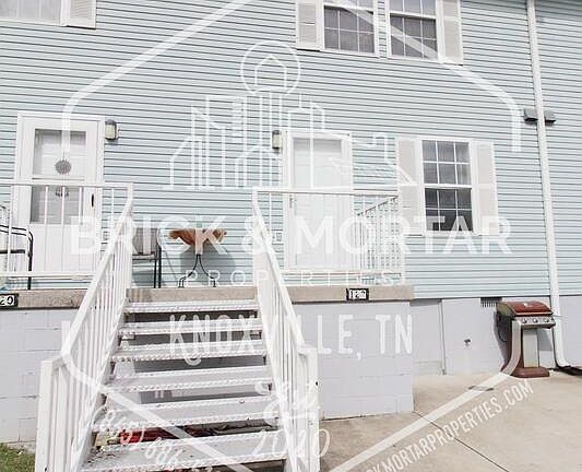 3rd image of 122 N 6th St