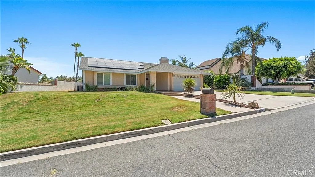 3 bed, 1524 sqft, $3,699 — Photo 2