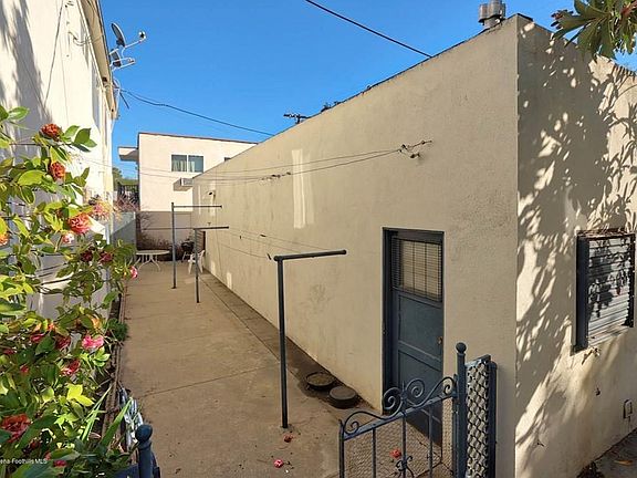 3rd image of 11652 Magnolia Blvd #3