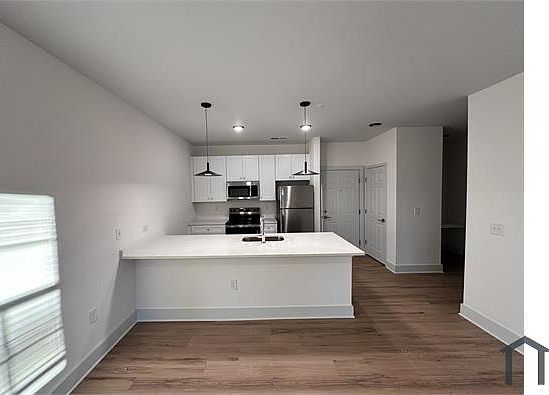 4th image of 3511 Markland Dr