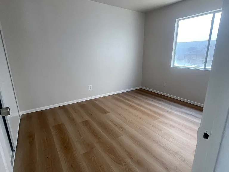 5747 Coleridge Way — Photo 9