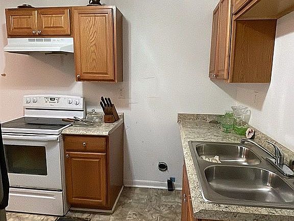 4th image of 410 W Richland Ave