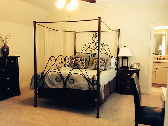 Upstairs bedroom 