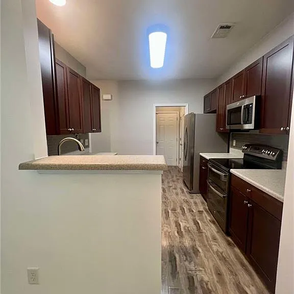 3232 Brockenhurst Dr — Photo 10