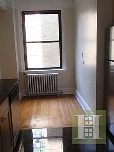 3rd image of 210 E 68th St APT 7A
