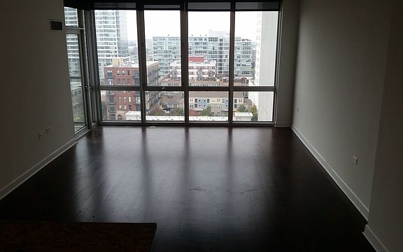 5th image of 1629 S Prairie Ave Unit 1310